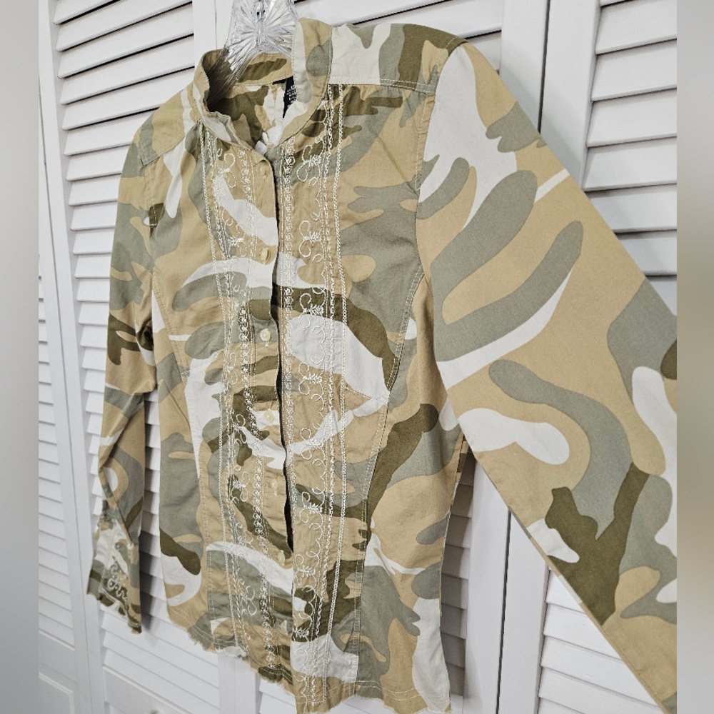 Camouflage Embroidered Long Sleeve Button Down Shirt Women's XS - Picture 8 of 10